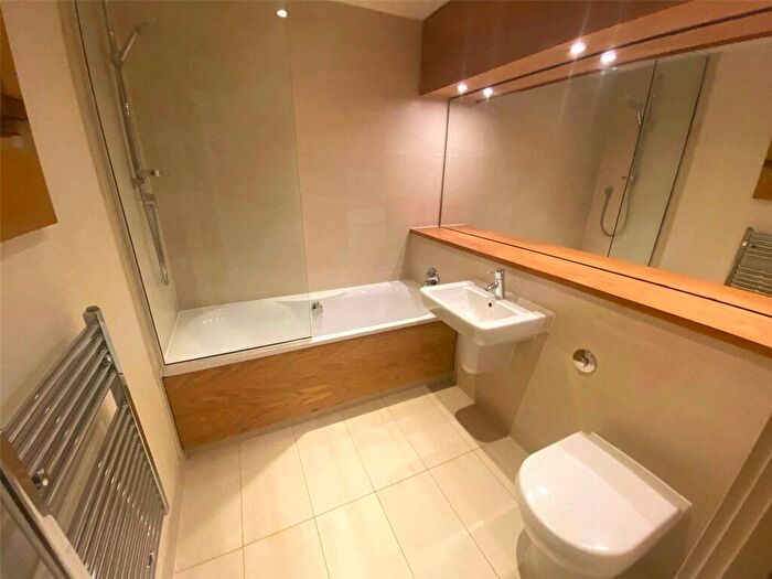 2 Bedroom Apartment To Rent In St Georges Island, Kelso Place, Manchester, Greater Manchester, M15