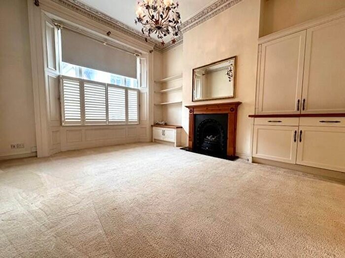 1 Bedroom Flat To Rent In Church Street, Saffron Walden, CB10