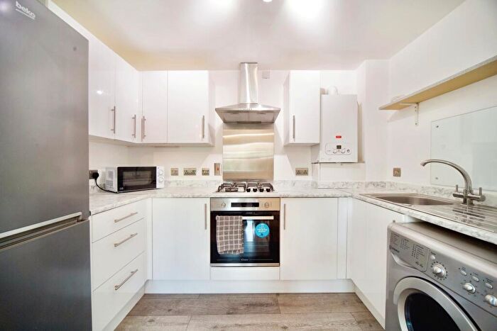 1 Bedroom Flat For Sale In Mile End Road, London, E1