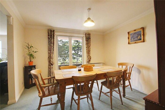 2 Bedroom Flat To Rent In Beach Crescent, Littlehampton, West Sussex, BN17