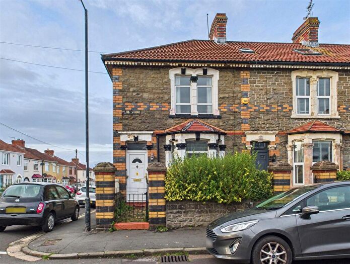 2 Bedroom End Of Terrace House For Sale In Glenburn Road, Kingswood, Bristol, BS15