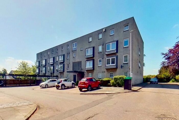 2 Bedroom Maisonette To Rent In Dalcraig Crescent, Craigie, Dundee, DD4