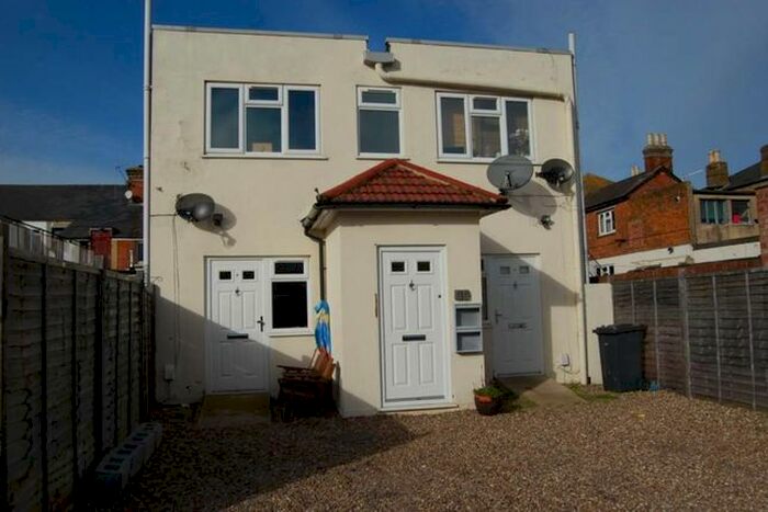 2 Bedroom Flat To Rent In Service Road, Addlestone, KT15