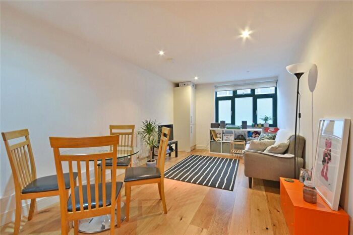 1 Bedroom Flat To Rent In Buckhurst Street, Bethnal Green, E1
