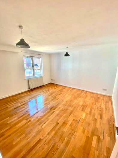 2 Bedroom Flat To Rent In Brighton Road, London, CR8