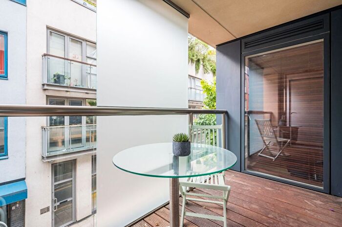 1 Bedroom Flat To Rent In Dance Square, Clerkenwell, London, EC1V