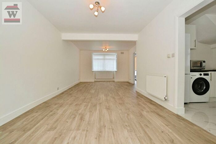 3 Bedroom Semi-Detached House To Rent In Grove Road, Hounslow, TW3