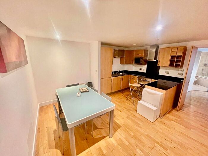 2 Bedroom Apartment To Rent In Magellan House Leeds Dock, LS10