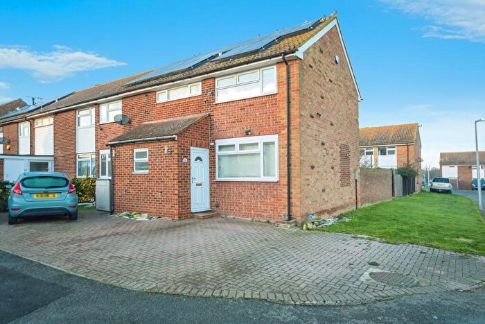 5 Bedroom End Of Terrace House For Sale In Mallard Way, Lower Stoke, Rochester, Kent, ME3