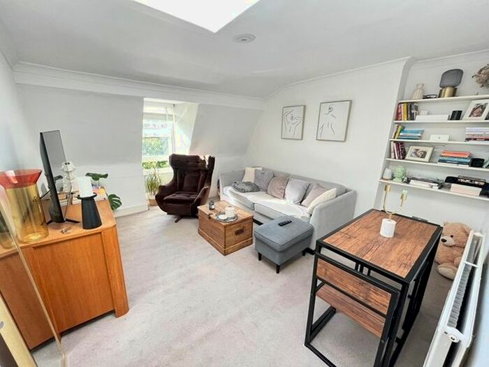 1 Bedroom Flat To Rent In Clapham Road, Clapham, London, SW9