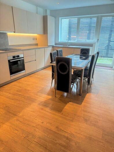 5 Bedroom Town House To Rent In Medlar Street, London, SE5