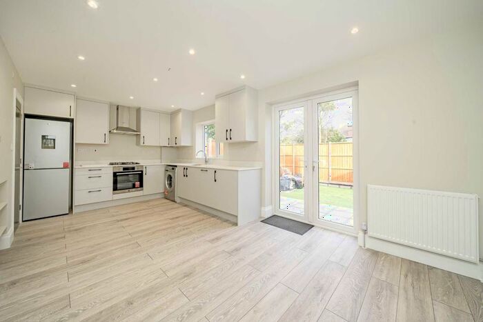 2 Bedroom Flat To Rent In Sutherland Avenue, London, W13