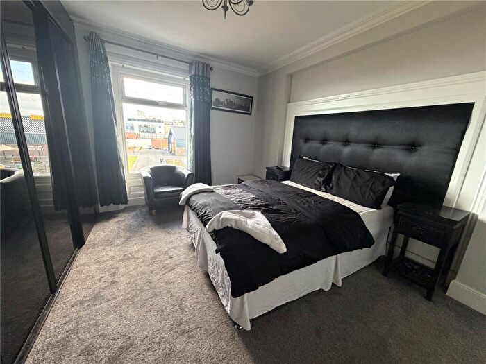 2 Bedroom Apartment To Rent In - Queen Street, Rhyl, LL18