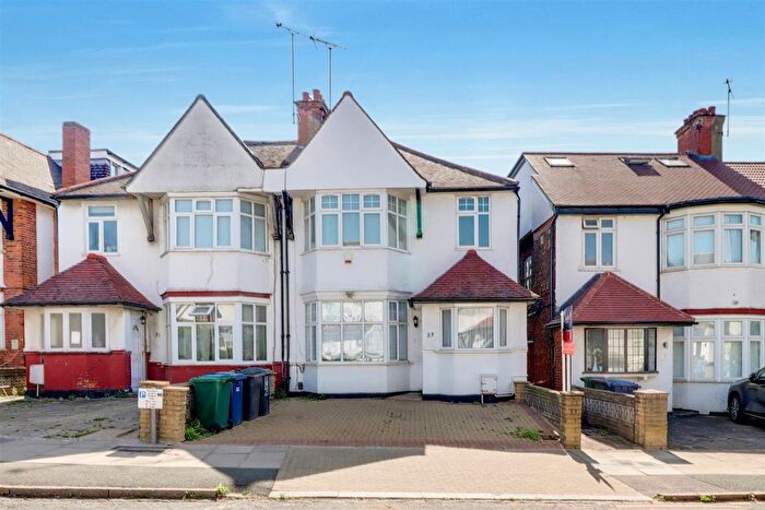 3 Bedroom Property To Rent In Leeside Crescent, Temple Fortune, London, NW11