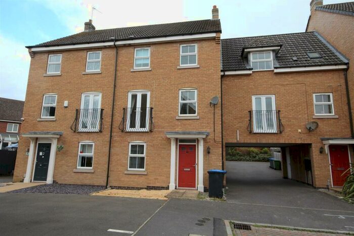 5 Bedroom Town House To Rent In Spellow Close, Rugby, CV23