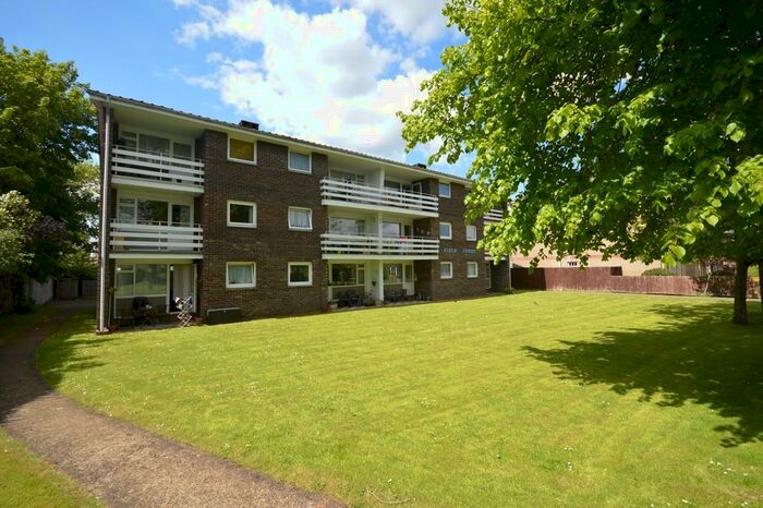 2 Bedroom Apartment To Rent In The Mall, Carisbrooke, PO30