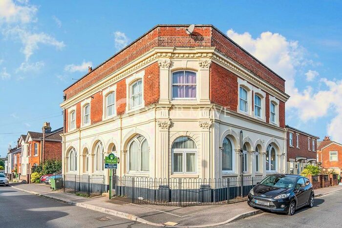 3 Bedroom Flat To Rent In Edward Road, Southampton, SO15