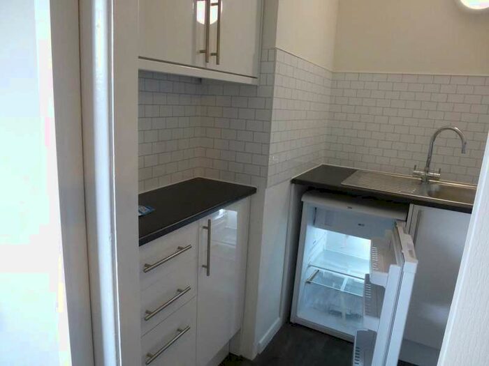 Flat To Rent In Crescent Road, Reading, RG1