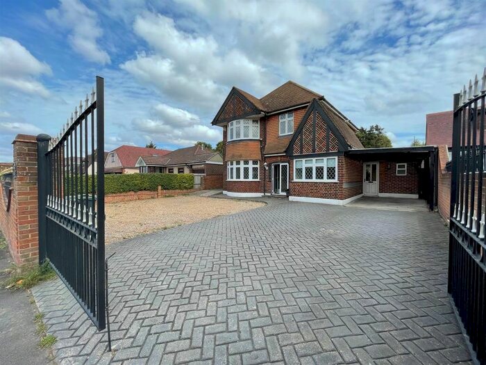 4 Bedroom Detached House To Rent In Wrotham Road, Gravesend, DA11