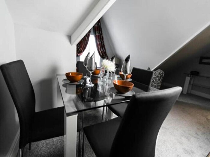 3 Bedroom Flat To Rent In Ninian Road, Roath, Cardiff, CF23