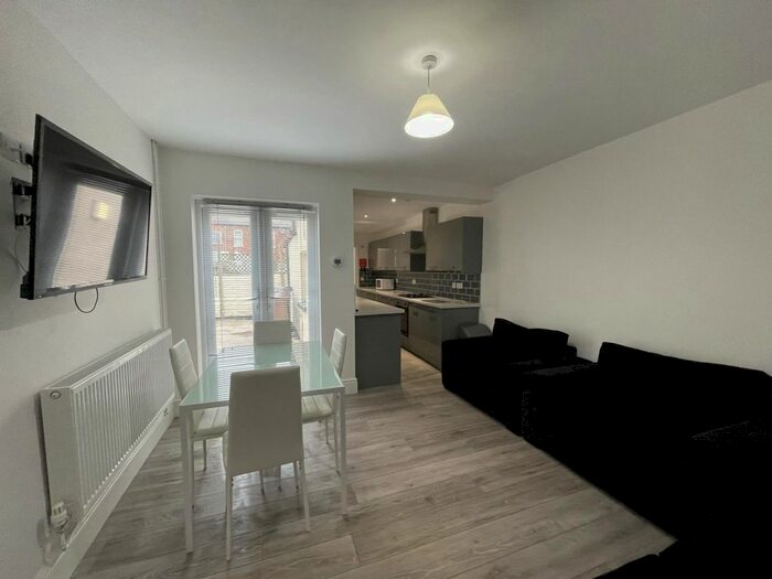 6 Bedroom Terraced House To Rent In Baggholme Road, Lincoln, LN2