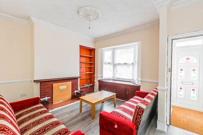 4 Bedroom End Of Terrace House To Rent In Boundary Road, Plaistow, London, E13
