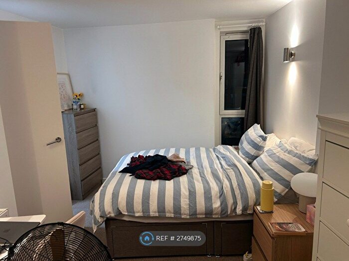 2 Bedroom Flat To Rent In Enfield Road, London, N1