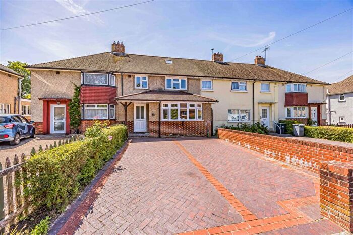 4 Bedroom Terraced House For Sale In Padnell Avenue, Waterlooville, PO8