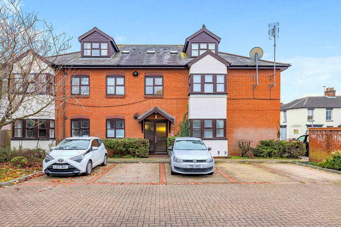 1 Bedroom Flat To Rent In Boundary Road, St. Albans, Hertfordshire, AL1