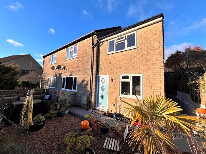 3 Bedroom Semi-Detached House For Sale In Hillier Close, Stroud, GL5