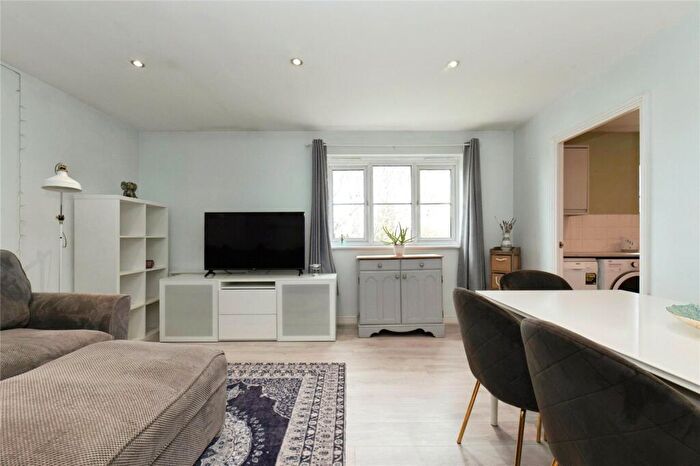 2 Bedroom Flat For Sale In Sherriff Close, Esher, Surrey, KT10