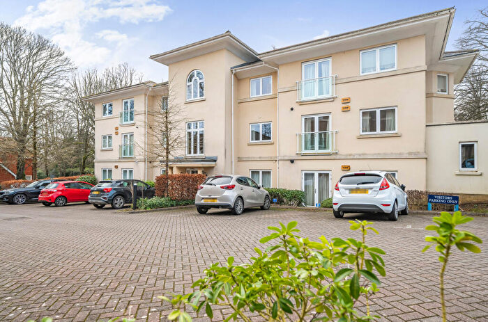 2 Bedroom Flat For Sale In Holly Meadows, Winchester, Hampshire, SO22