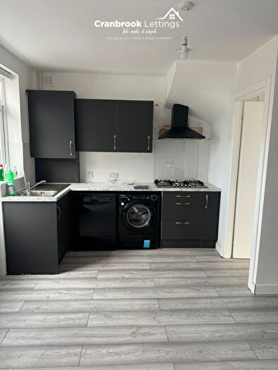 4 Bedroom Semi Detached House To Rent In Chase Cross Road, RM5