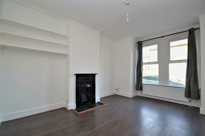 2 Bedroom Flat To Rent In Roxley Road London, SE13
