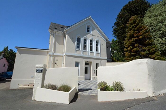 2 Bedroom Flat For Sale In Hunters Moon, Babbacombe Road, Torquay, Devon, TQ1