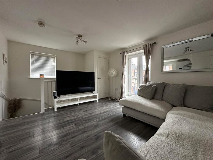 2 Bedroom Flat For Sale In Dixon Street, Manchester, M40
