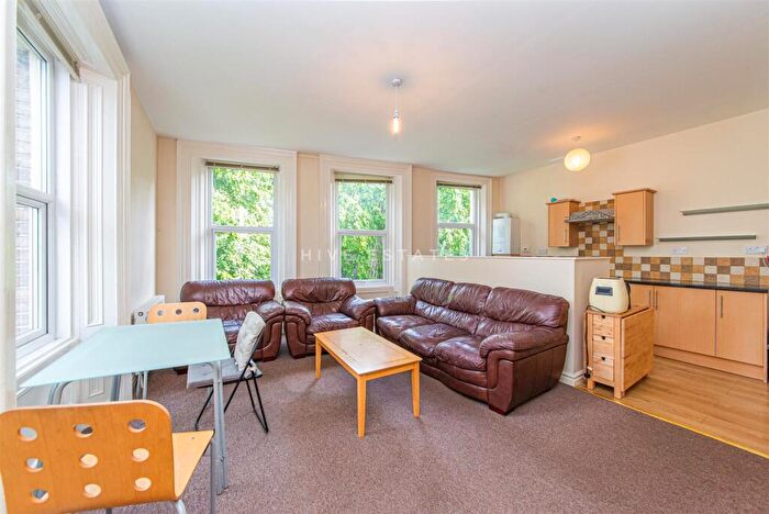 3 Bedroom Flat To Rent In Chester Crescent, Sandyford, Newcastle Upon Tyne, NE2