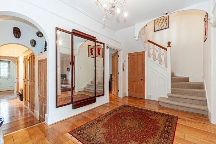 3 Bedroom Flat To Rent In Banbury Road, Oxford, OX2