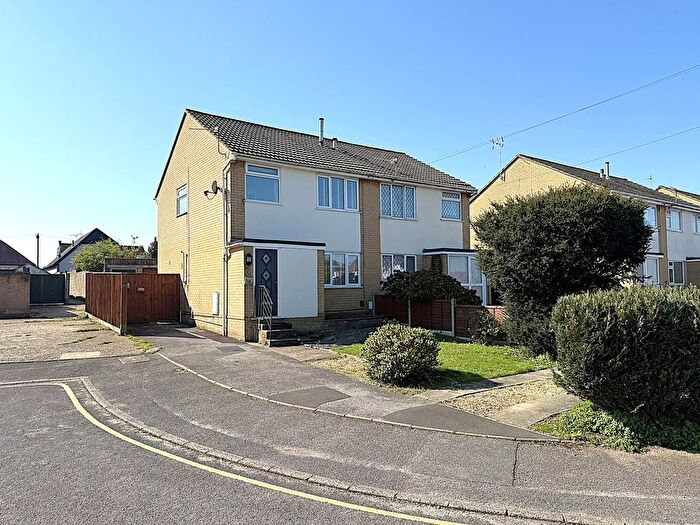 3 Bedroom Semi Detached House For Sale In Maureen Close, Parkstone, Poole, BH12