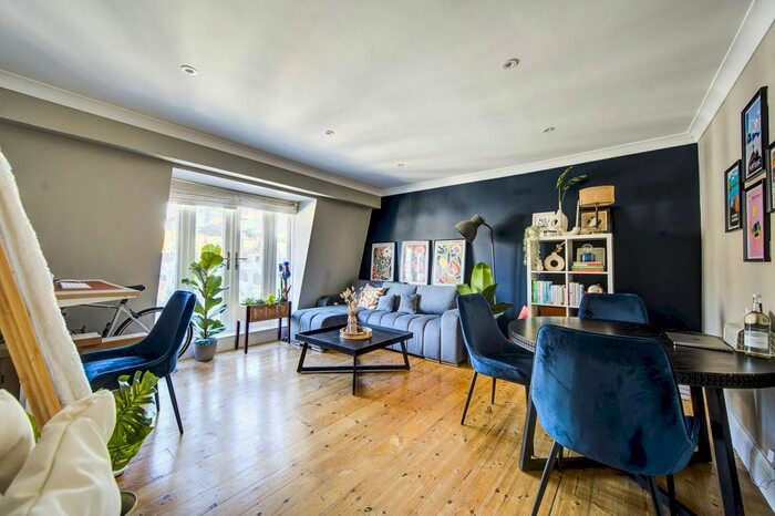 1 Bedroom Flat To Rent In Gloucester Terrace, Bayswater, London, W2