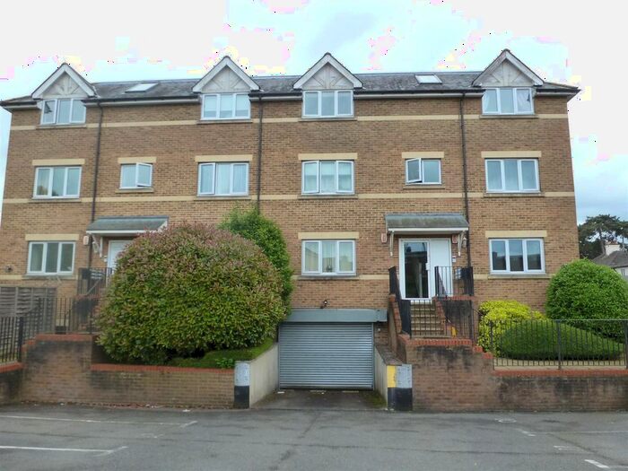 1 Bedroom Flat To Rent In Chertsey Road, Ashford, TW15