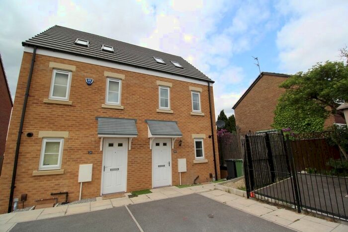 3 Bedroom Semi-Detached House To Rent In Langbar Approach, Leeds, West Yorkshire, LS14
