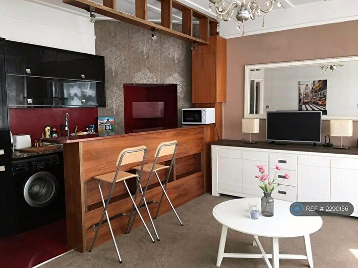 1 Bedroom Flat To Rent In Queens Road, London, NW4