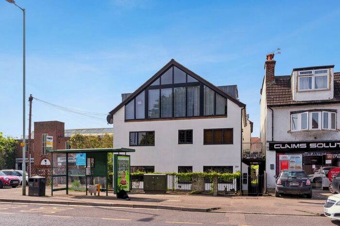 2 Bedroom Flat To Rent In Hatfield Road, St. Albans, Hertfordshire, AL1