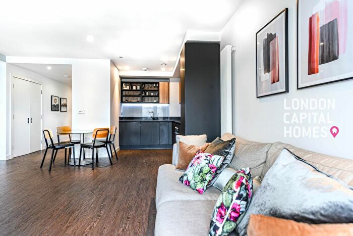 3 Bedroom Apartment To Rent In Western Gateway, London, E16