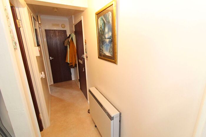 1 Bedroom Flat For Sale In Gerston Road, Paignton, Devon, TQ4