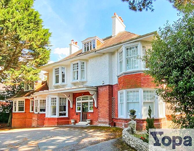 2 Bedroom Flat For Sale In West Overcliff Drive, Bournemouth, BH4