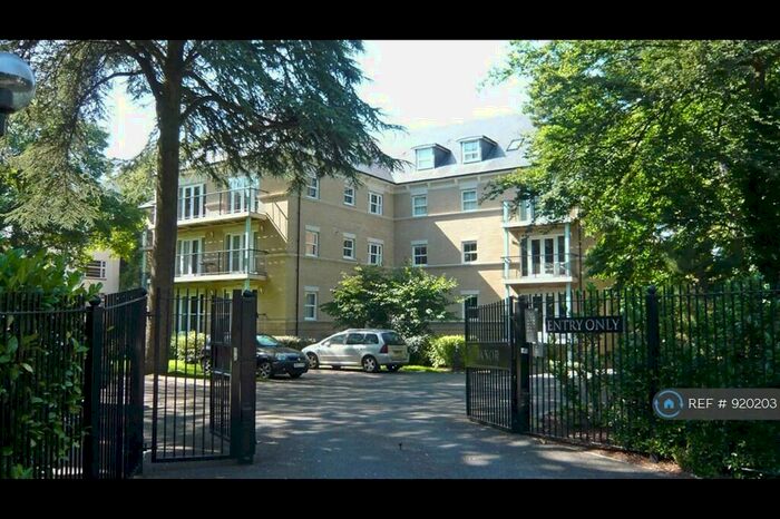 3 Bedroom Flat To Rent In Derby Road, Bournemouth, BH1