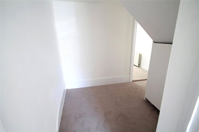 2 Bedroom Flat To Rent In Beaconsfield Road, London, N11