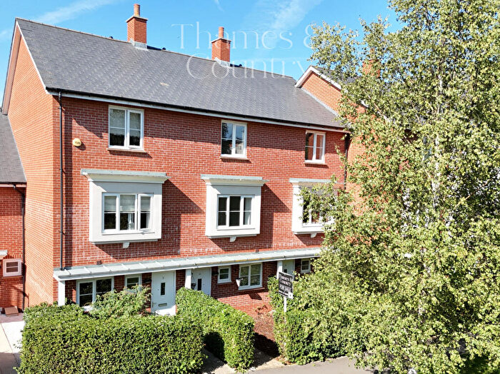 4 Bedroom Town House For Sale In Thistle Walk, High Wycombe, Premium Location & No Chain, HP11